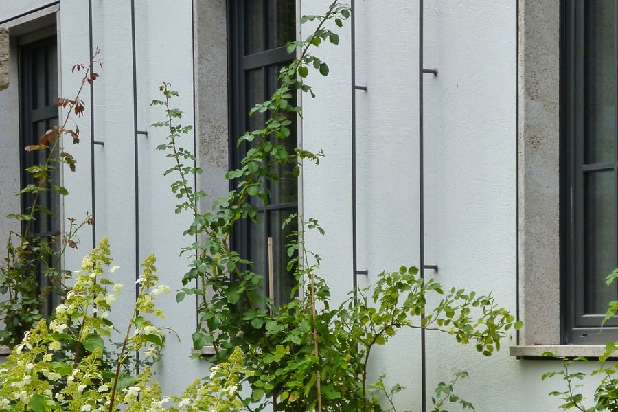 Rankstaebe aus Rundstahl pulverbeschichtet mit Kugeln