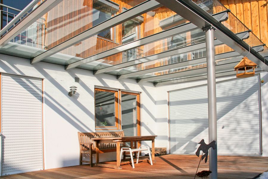 Terrassenueberdachung pulverbeschichtet mit Verbundsicherheitsglas