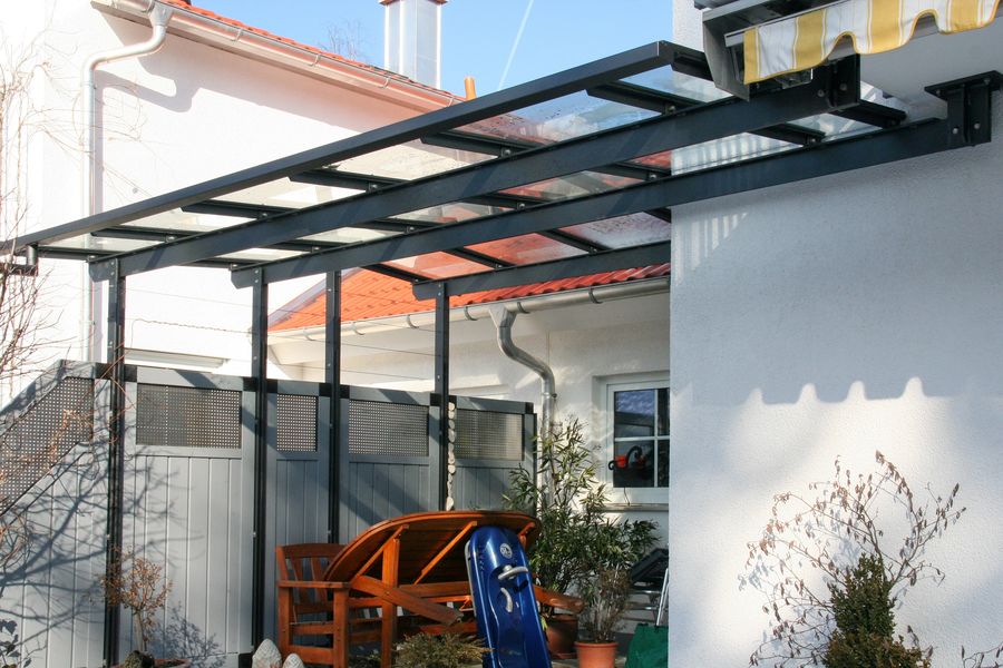 Terrassenueberdachung mit Glaseindeckung pulverbeschichtet