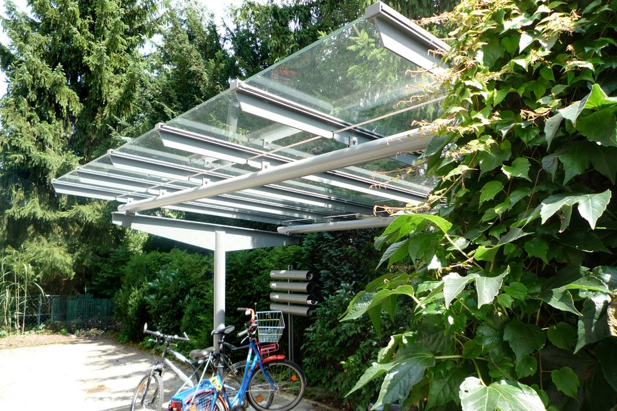 Stahl-Glas-Ueberdachung verzinkt und pulverbeschichtet